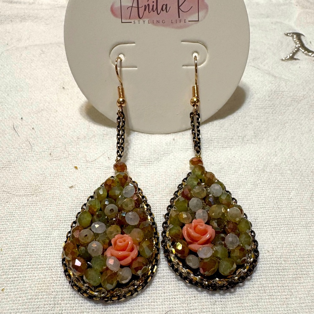 S2 Stunning Anita K coral and stone dangle earrings